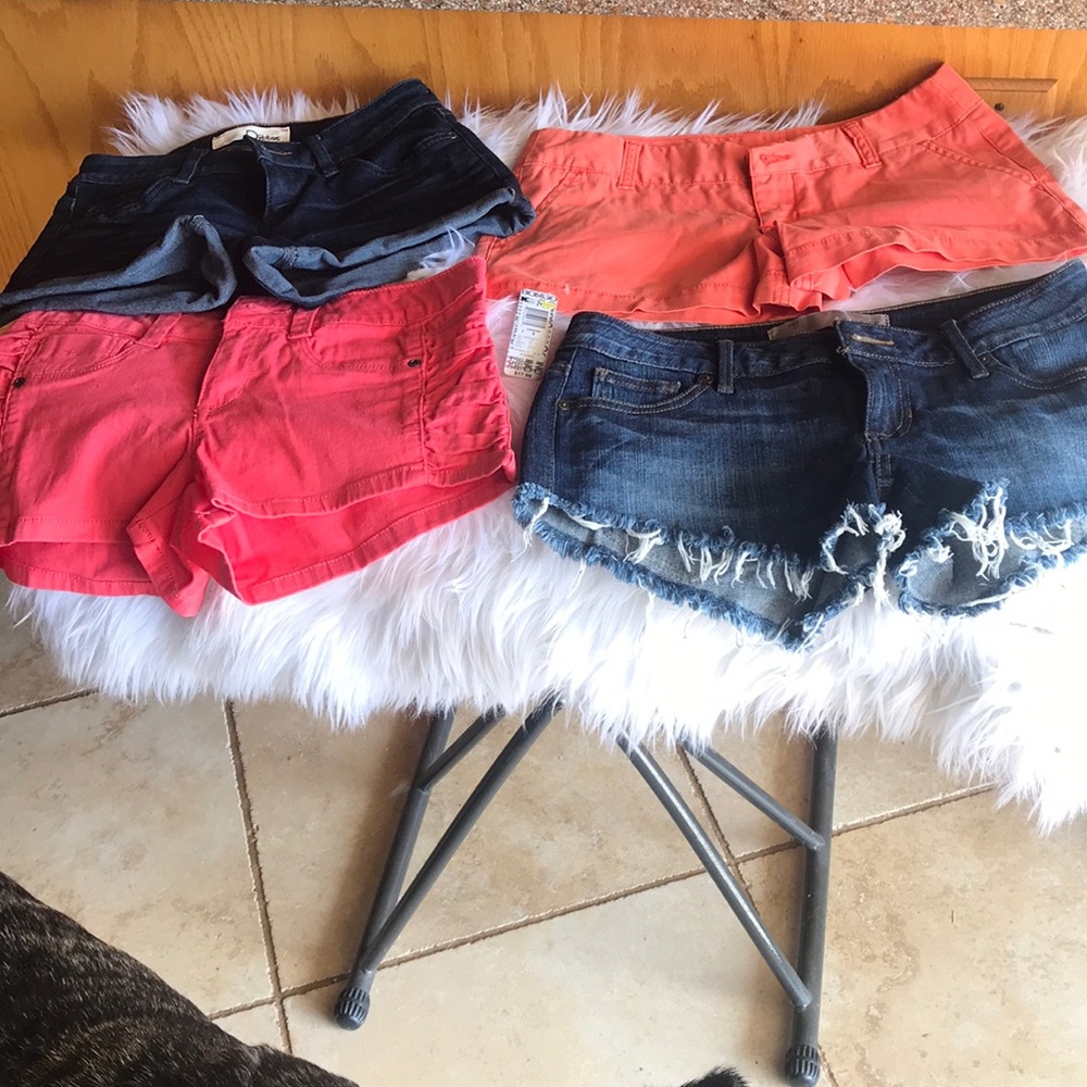 Lot of 4 shorts Guess, Bongo, Dittos, Mossimo